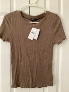 Splendid Ribbed Short Sleeve Tee in Taupe